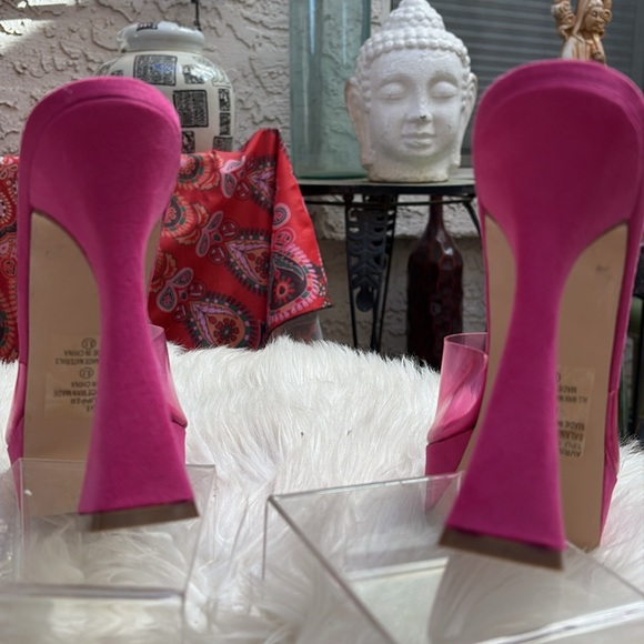 🌸🌸HOT PINK OPEN SQUARE TOE CLEAR MULES🌸🌸 - Picture 3 of 4